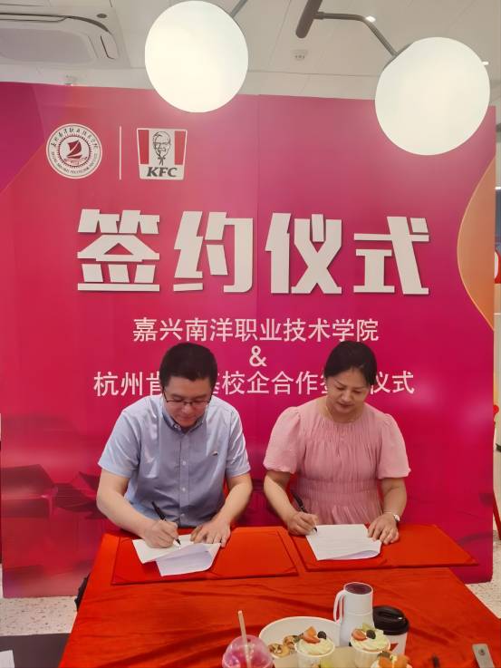 1663125006891875.jpg 双方代表签约(1).jpg