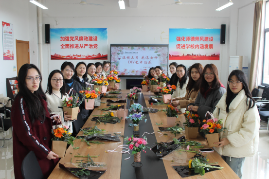 1710230570305938.png 图2:活动合影(1).png
