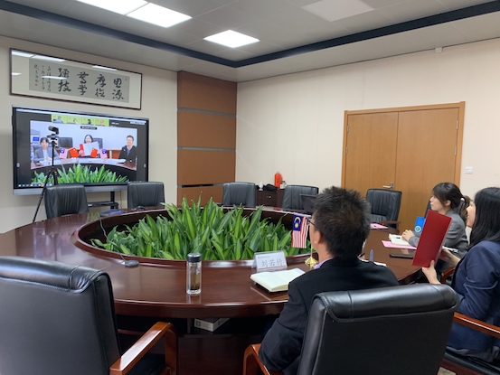 5.签约合影-.jpeg