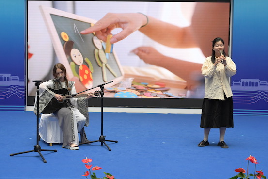 1697849558401952.jpg 图片11:文艺汇演集锦.JPG