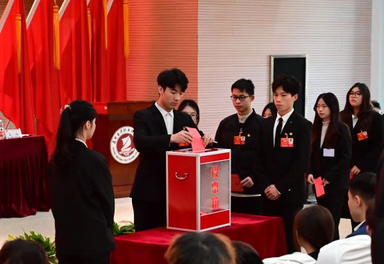 1710725648175389.jpg 投票过程.jpg
