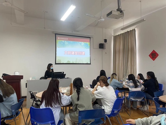1652168312267848.jpg 文明寝室创建主题班会.JPG