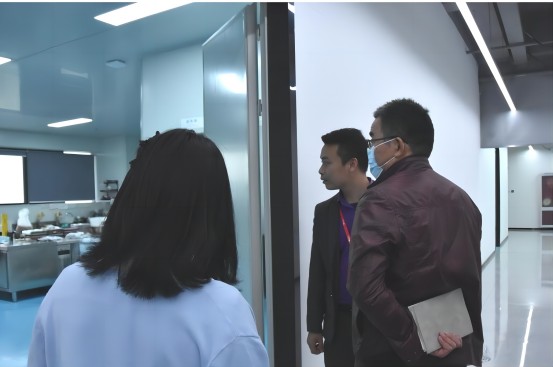 1666917253253889.jpg 参观研发车间(1).jpg